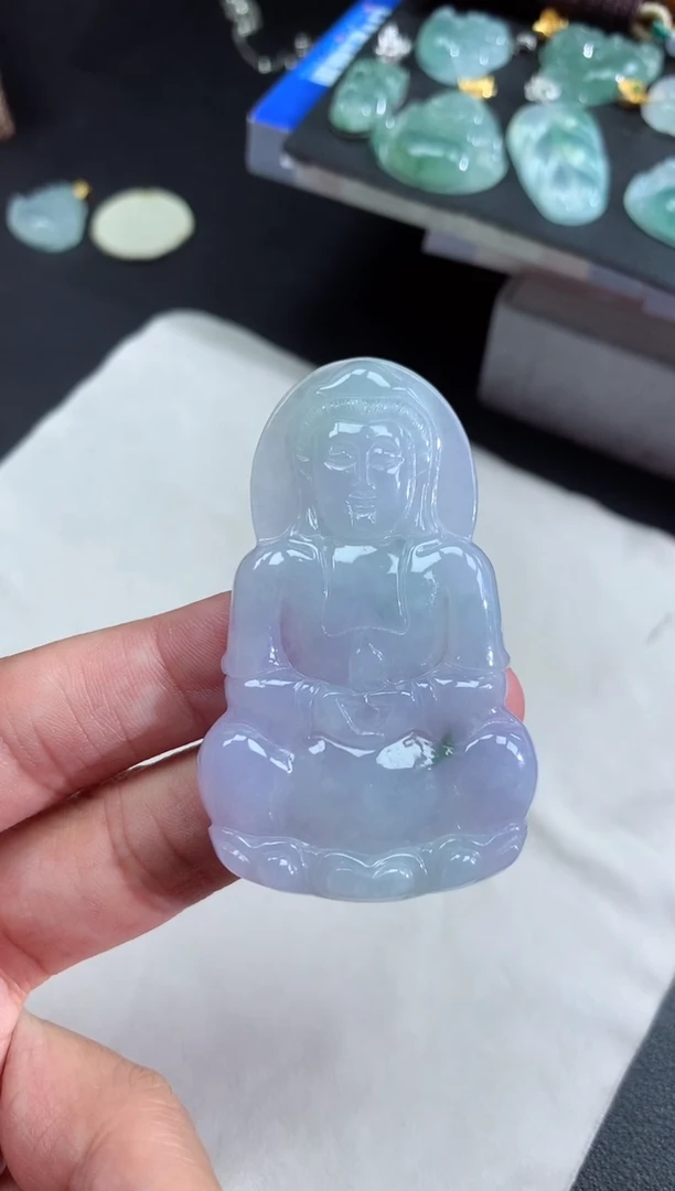 翡翠未镶嵌颈饰观音