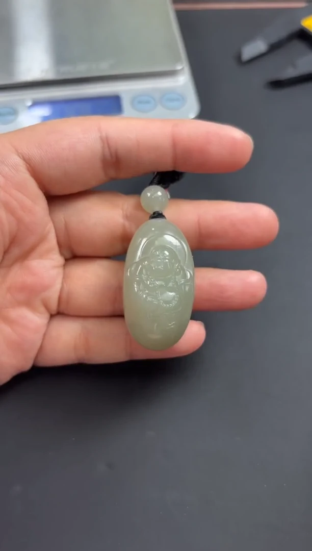和田玉未镶嵌吊坠(赠链)且末微色差近矿吊坠