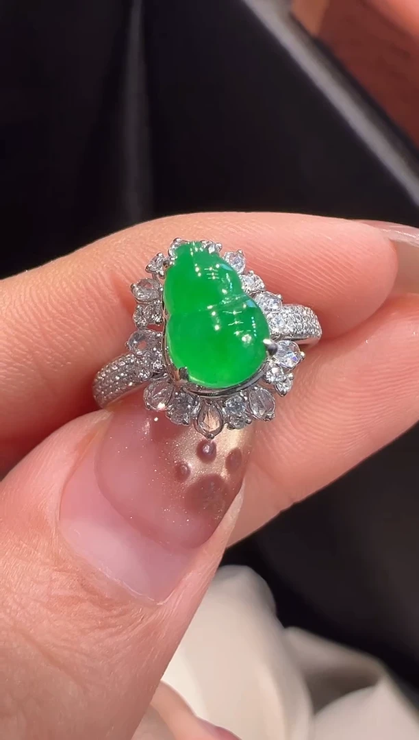 18K金镶嵌戒指翡翠戒指