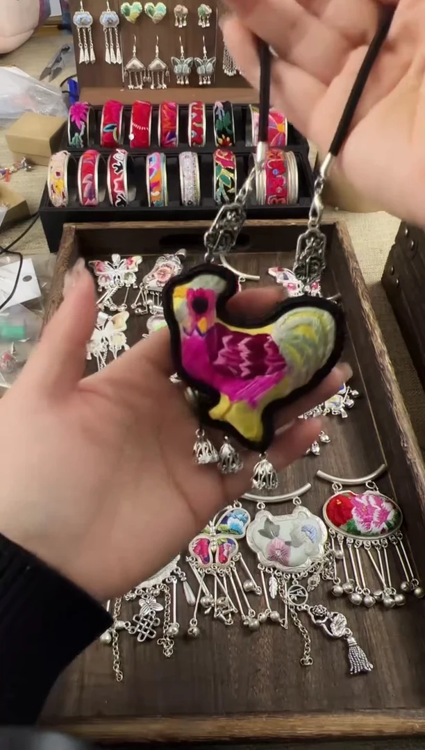 【闪购商品】织绣民族风老绣饰品377