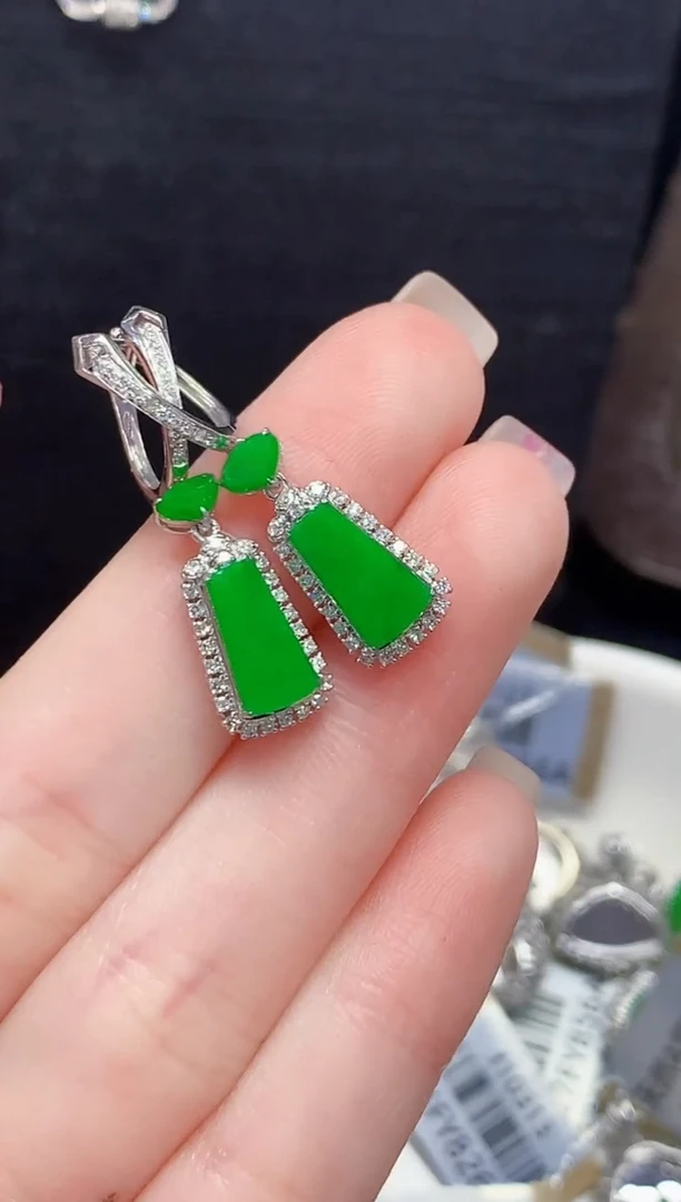 18K金镶嵌翡翠耳饰SR多样性发其一