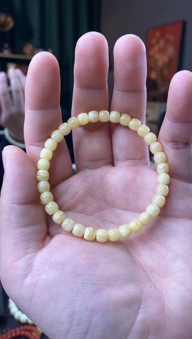 【闪购商品】蜜蜡手串未镶嵌6MM直切微瑕