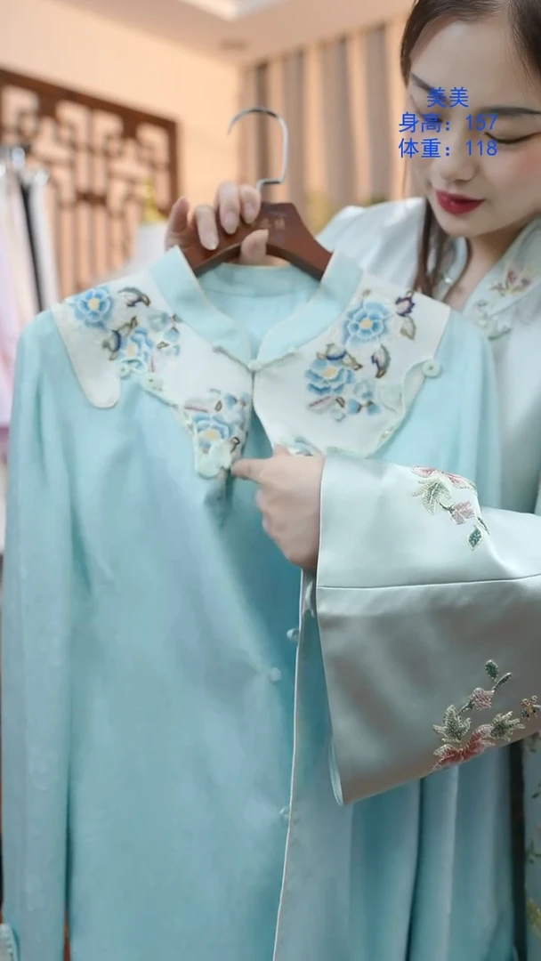 刺绣非遗服饰真丝一物一件