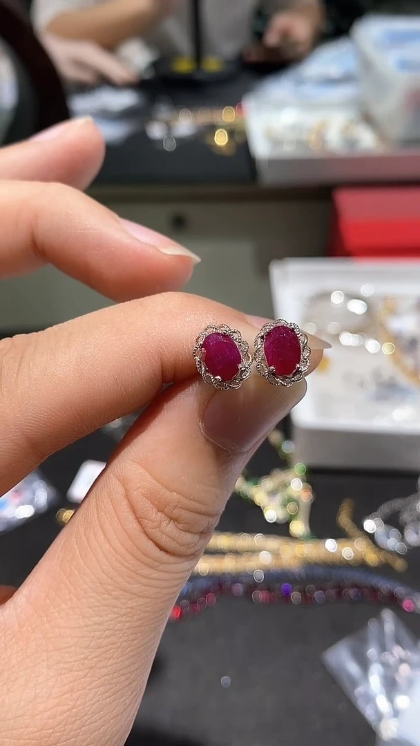 【闪购商品】红宝石耳饰银S925镶嵌耳钉