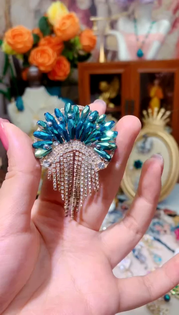 大理石铁合金胸针