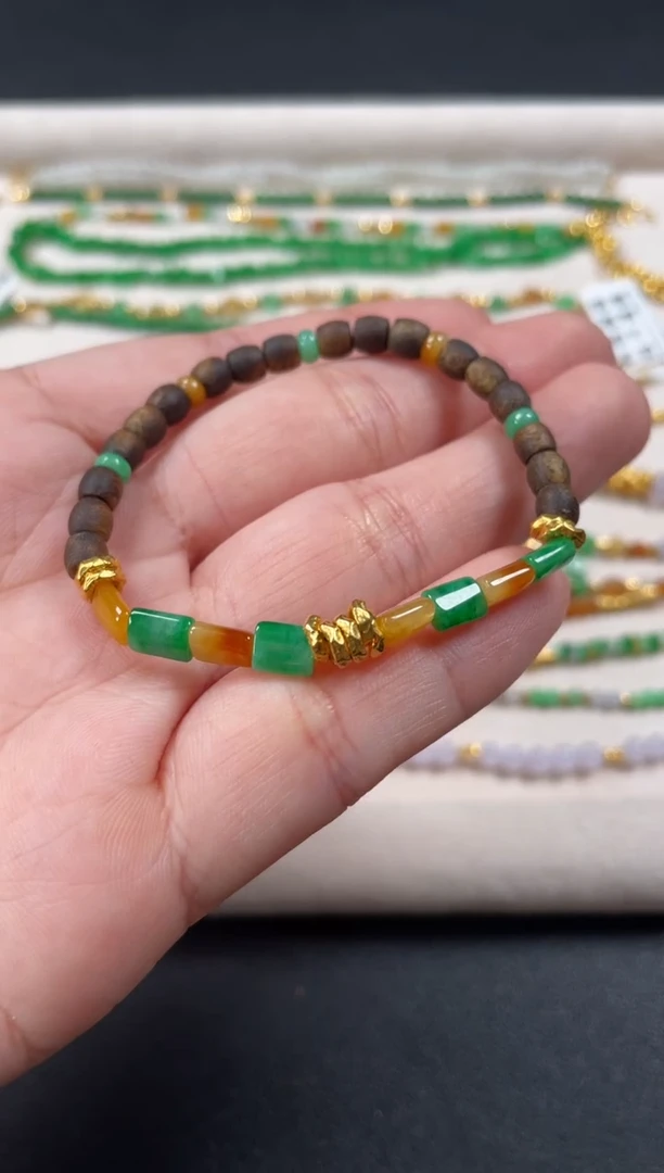 足金镶嵌手串翡翠一条   P325