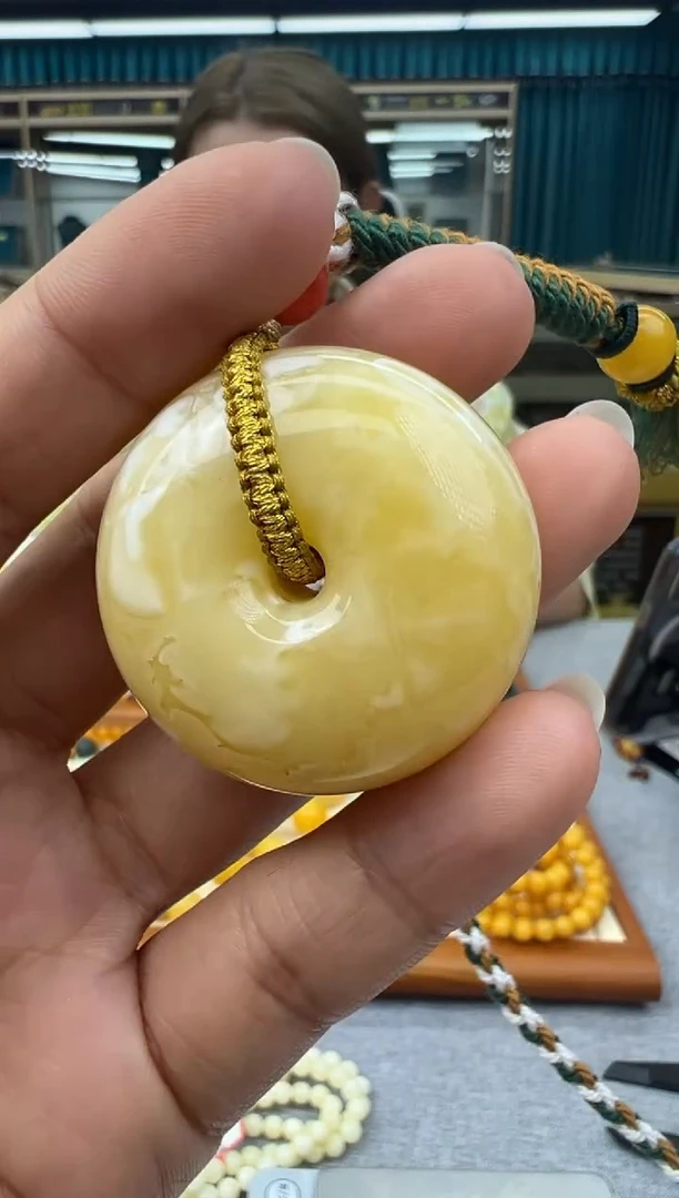 未镶嵌颈饰琥珀186秒拍号