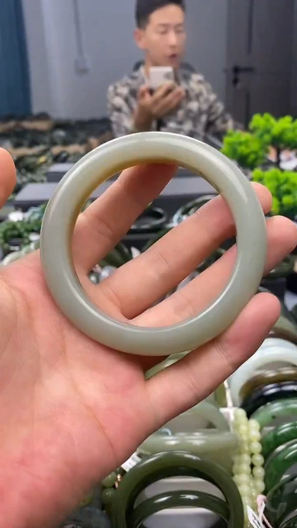 未镶嵌手镯和田玉60