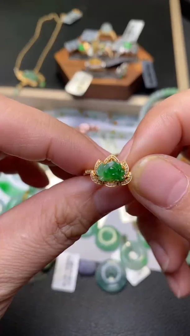 颈饰18K金镶嵌翡翠净货31820