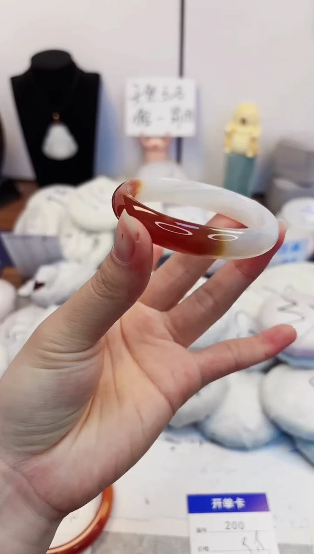 【闪购商品】石英质玉手镯未镶嵌200-玛瑙54圈口