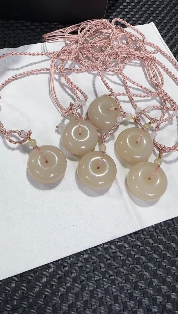 【闪购商品】和田玉吊坠未镶嵌熟藕粉平安扣多样性发一