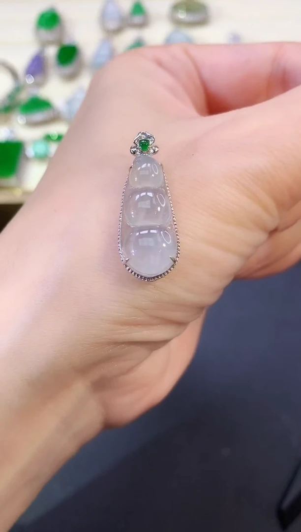 翡翠18K金镶嵌吊坠(不含链)豆子|980