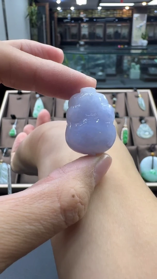 颈饰未镶嵌翡翠小猪