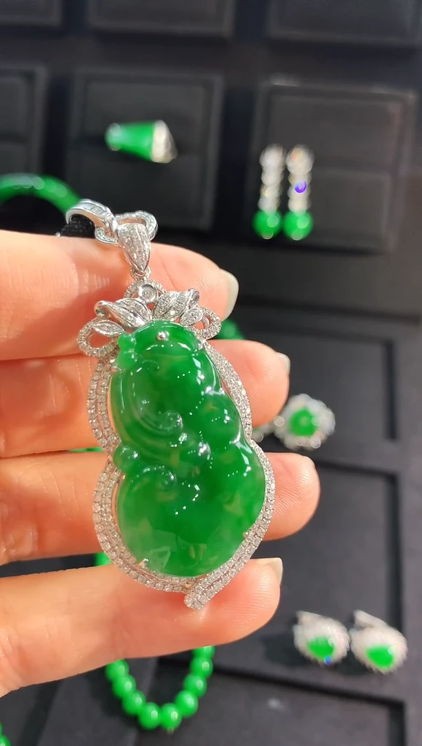 【闪购商品】翡翠吊坠(不含链)18K金镶嵌吊坠