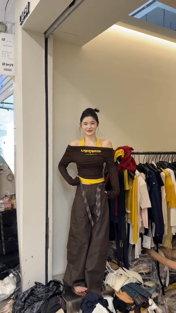 秋季流行穿搭一整套女2025新款一字肩小众印花上衣高腰阔腿裤套装