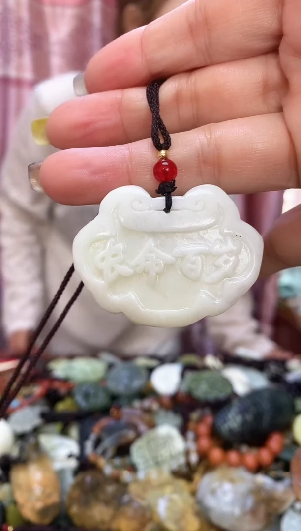 未镶嵌岫玉吊坠