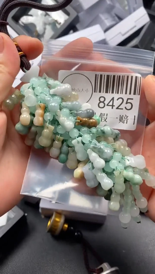 翡翠未镶嵌吊坠(不含链)8425