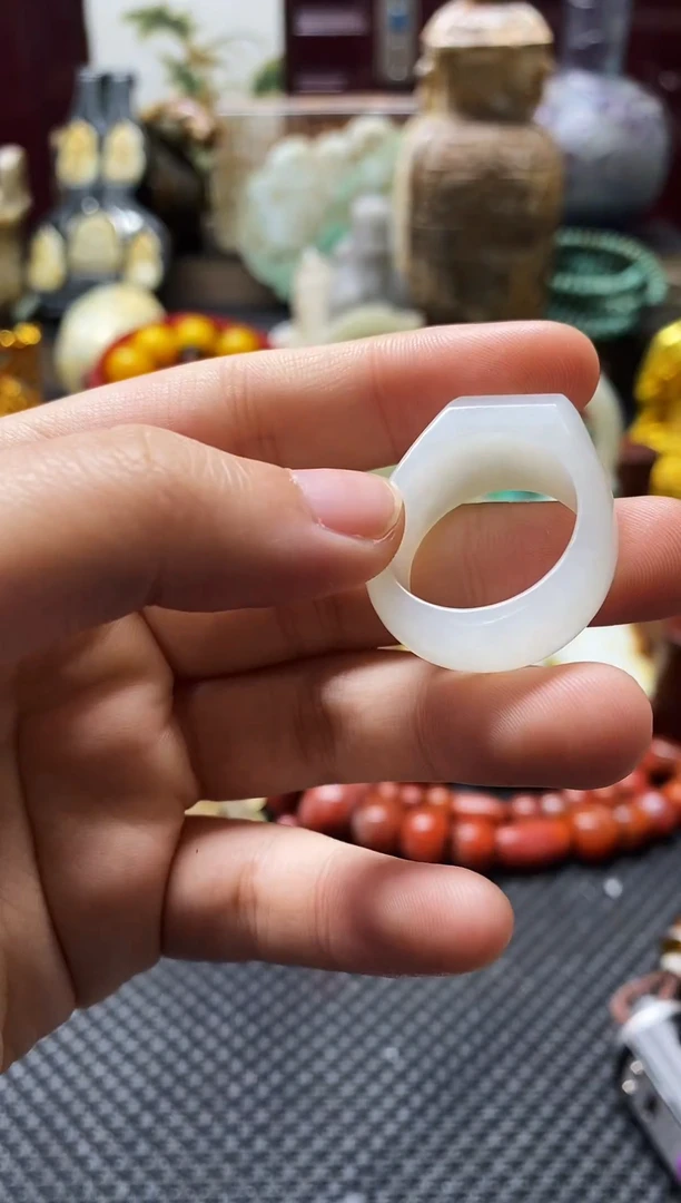 未镶嵌戒指和田玉戒指