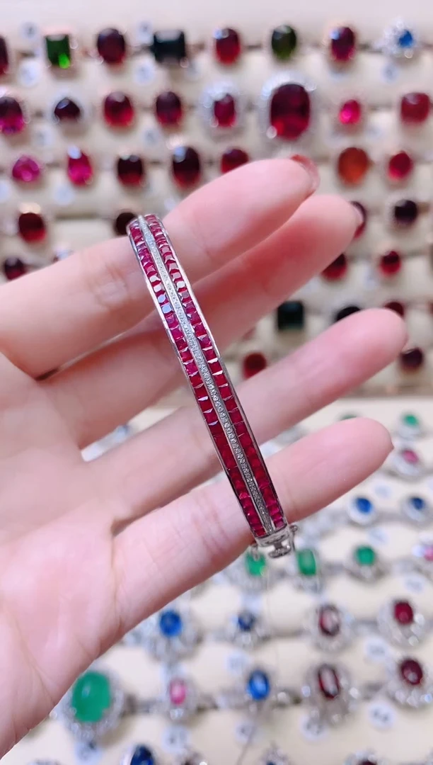 18K金镶嵌手镯红宝石1