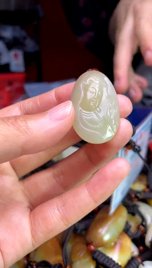 和田玉未镶嵌颈饰1