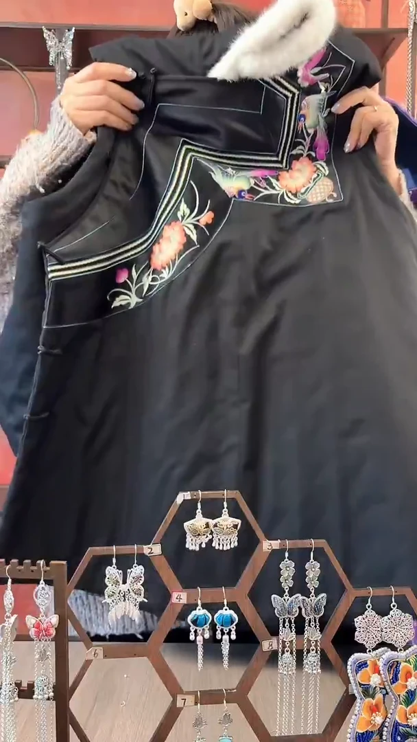 织绣云织谣民族风精美饰品  324