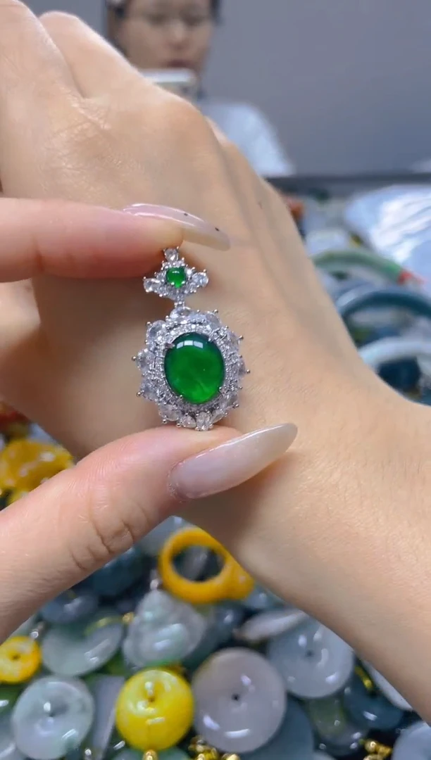 颈饰未镶嵌翡翠/ U /翡翠A货，一件也是批发价