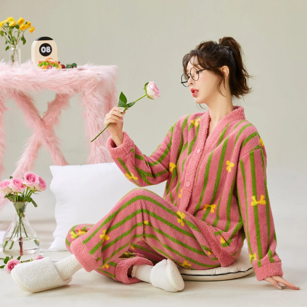 2025秋冬新款半边绒加厚保暖气质家居（条纹V领）蝴蝶结款