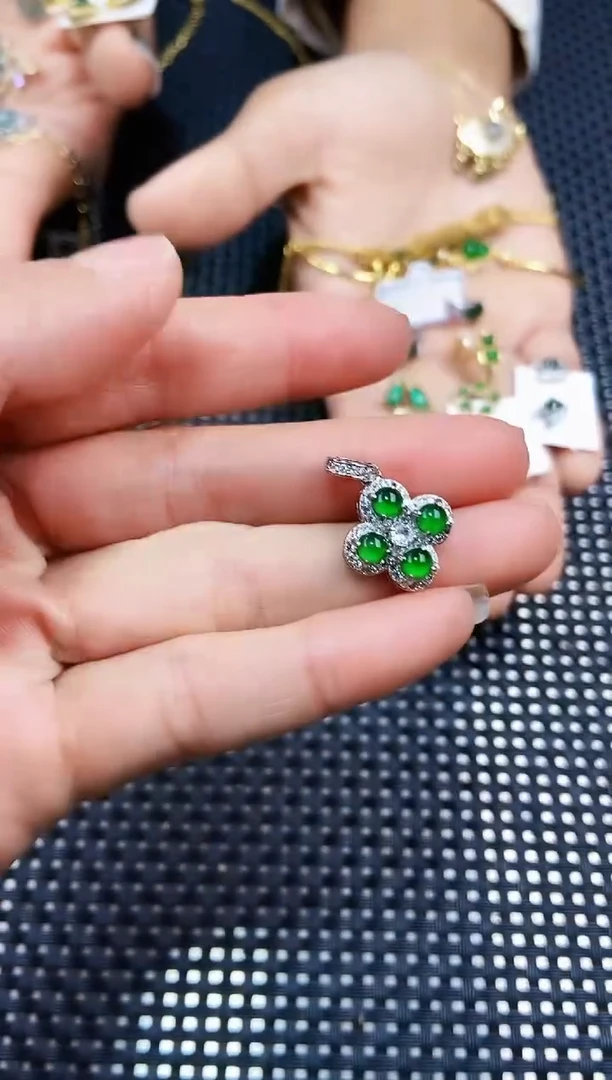 【闪购商品】翡翠颈饰未镶嵌11111111