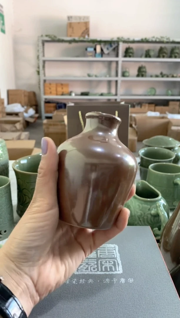 微瑕 紫金釉嘟嘟瓶  一个