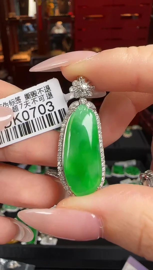 翡翠18K金镶嵌颈饰DK0703冰绿福瓜