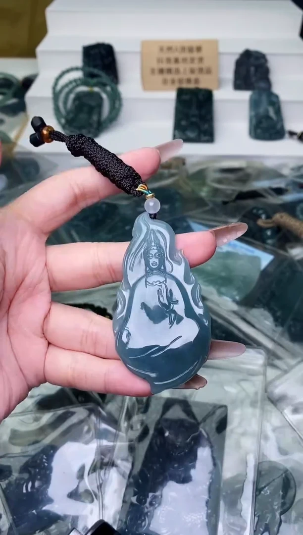 颈饰未镶嵌翡翠