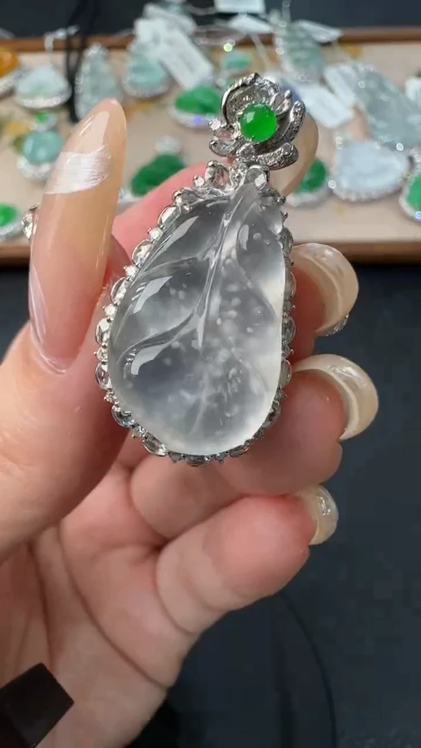 【闪购商品】翡翠吊坠(不含链)18K金镶嵌33