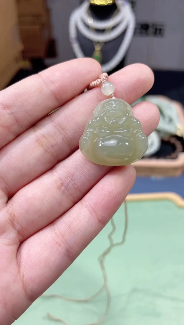 吊坠(赠链)未镶嵌和田玉（青玉）佛公