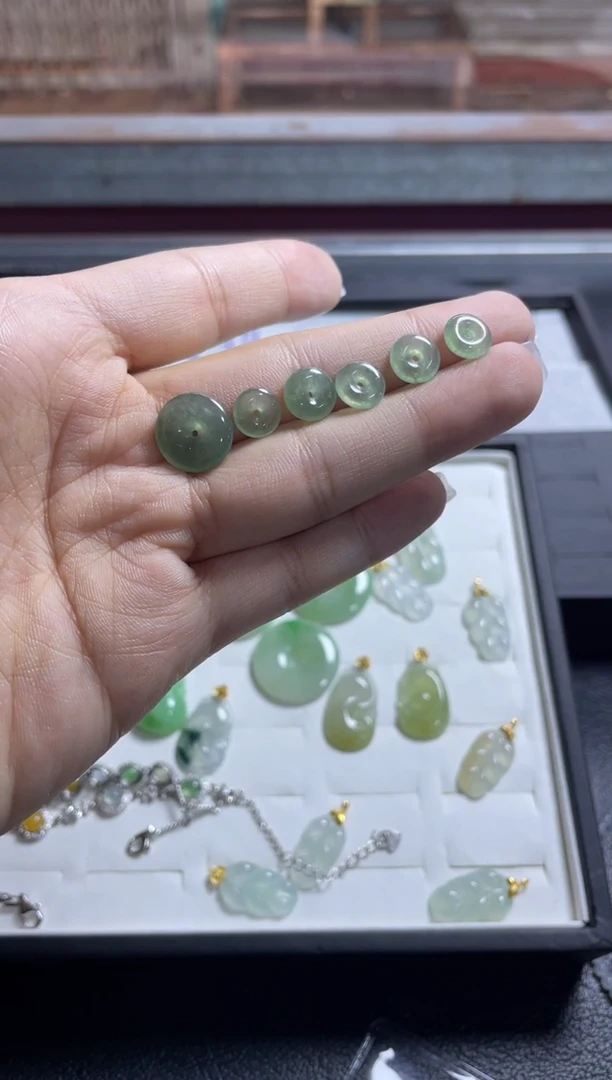 未镶嵌定制翡翠平安扣