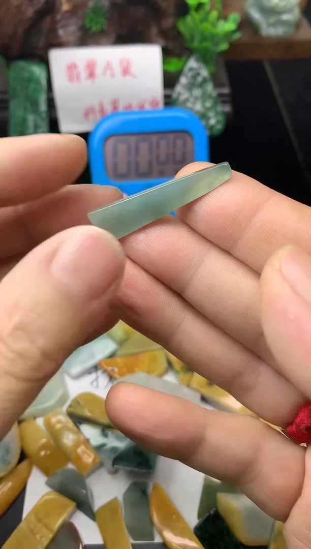 颈饰未镶嵌翡翠剁****椒料子
