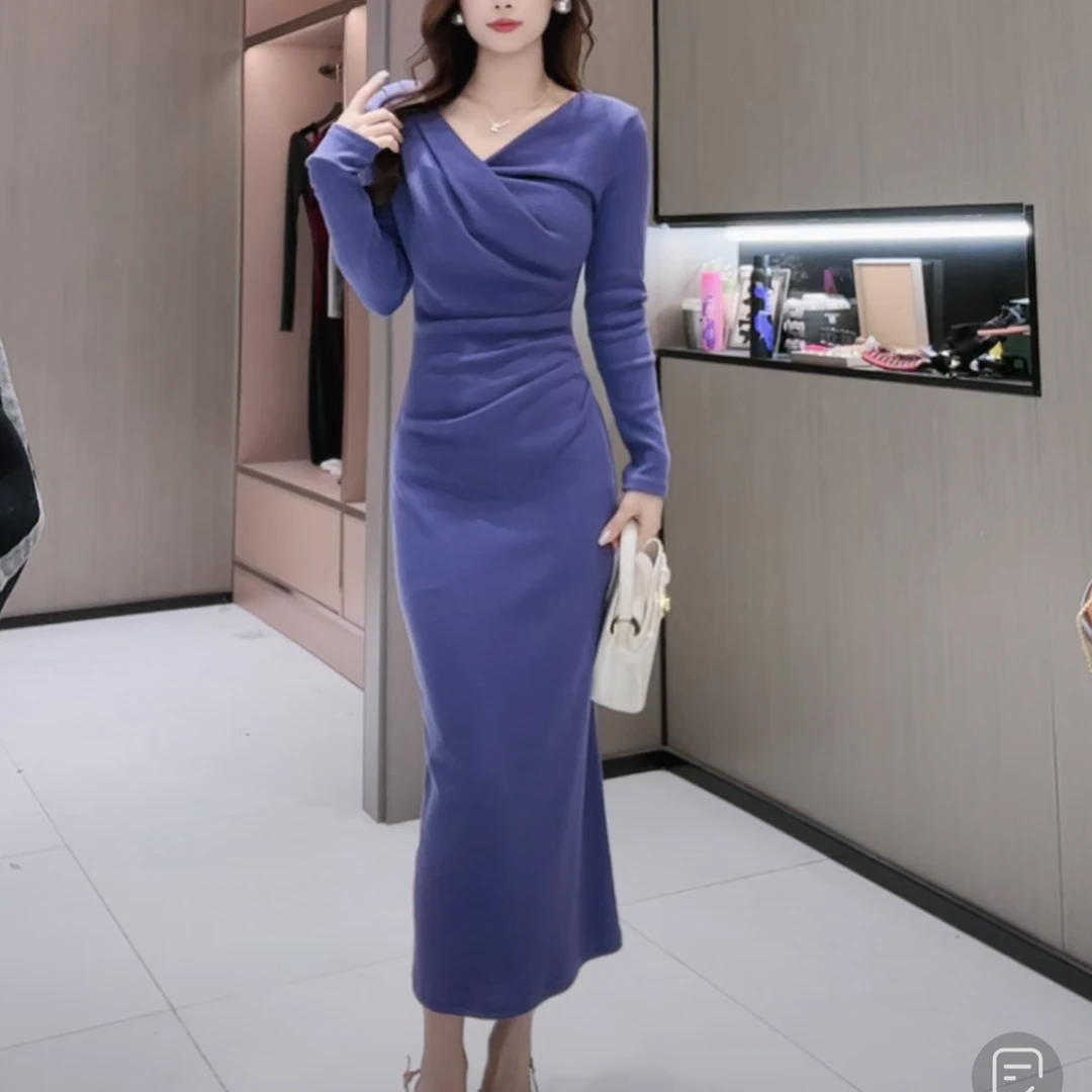 气质秋冬时尚显瘦褶皱遮肉连衣裙优雅长款纯色保暖长裙甜美裙子女