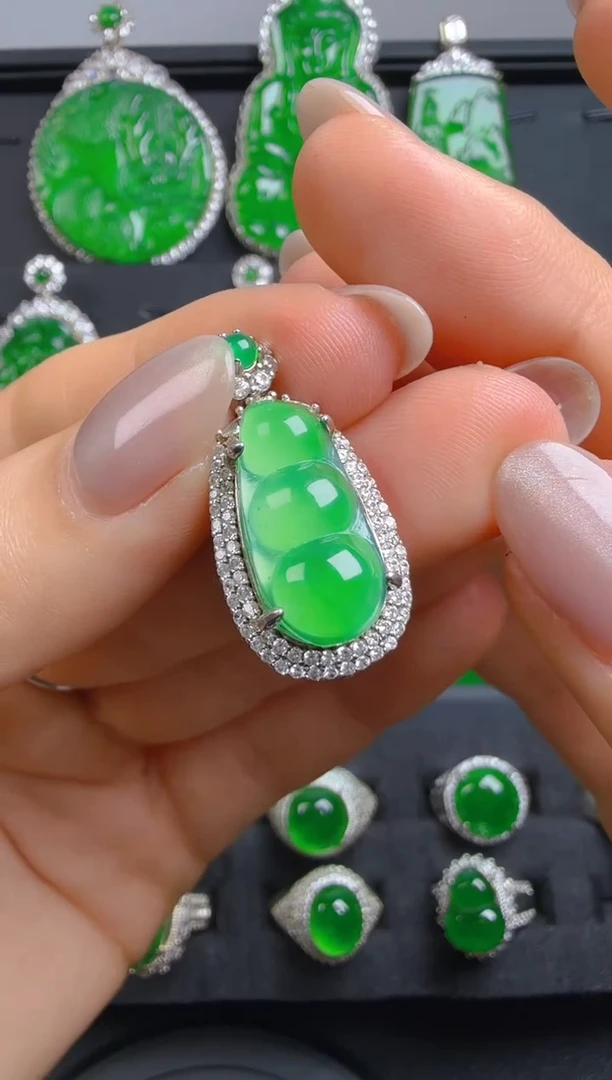 翡翠银S925镶嵌吊坠(赠链)福豆吊坠