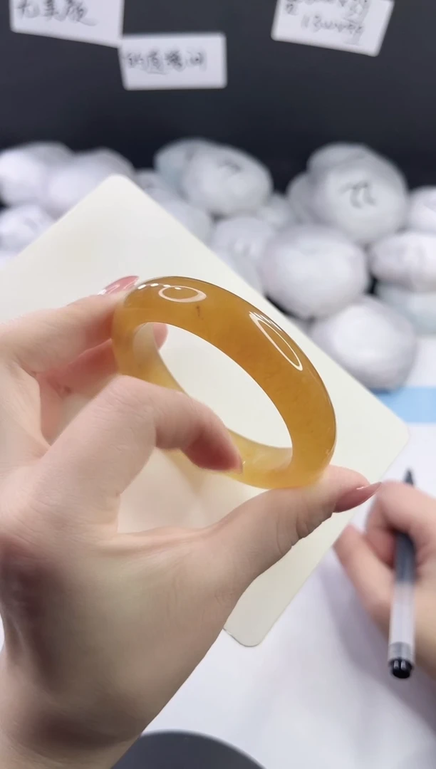 未镶嵌手镯石英质玉 多样性发货V60