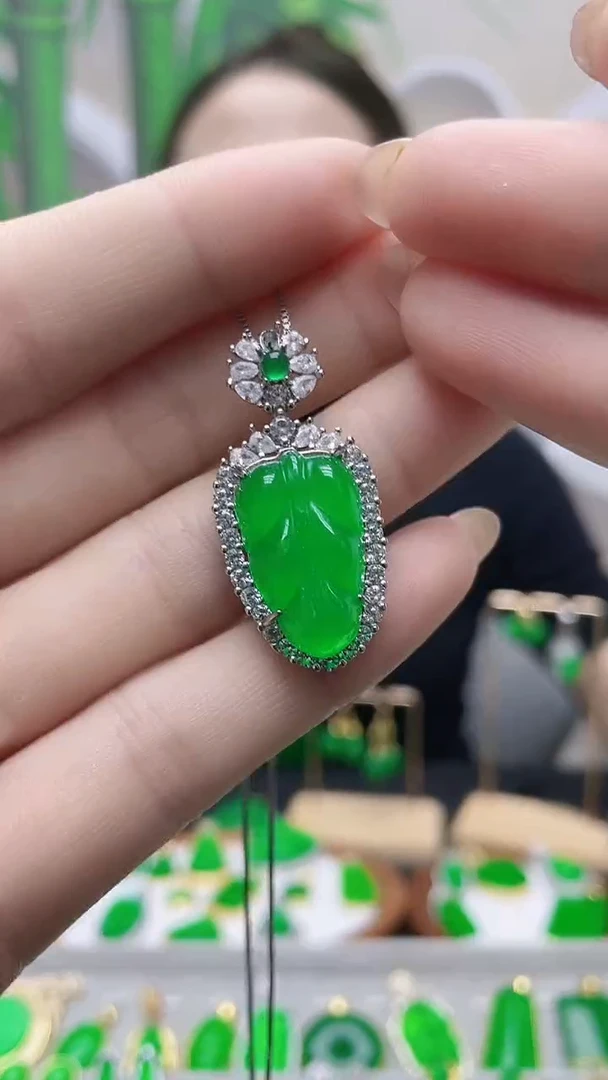 吊坠(赠链)银S925镶嵌翡翠B66