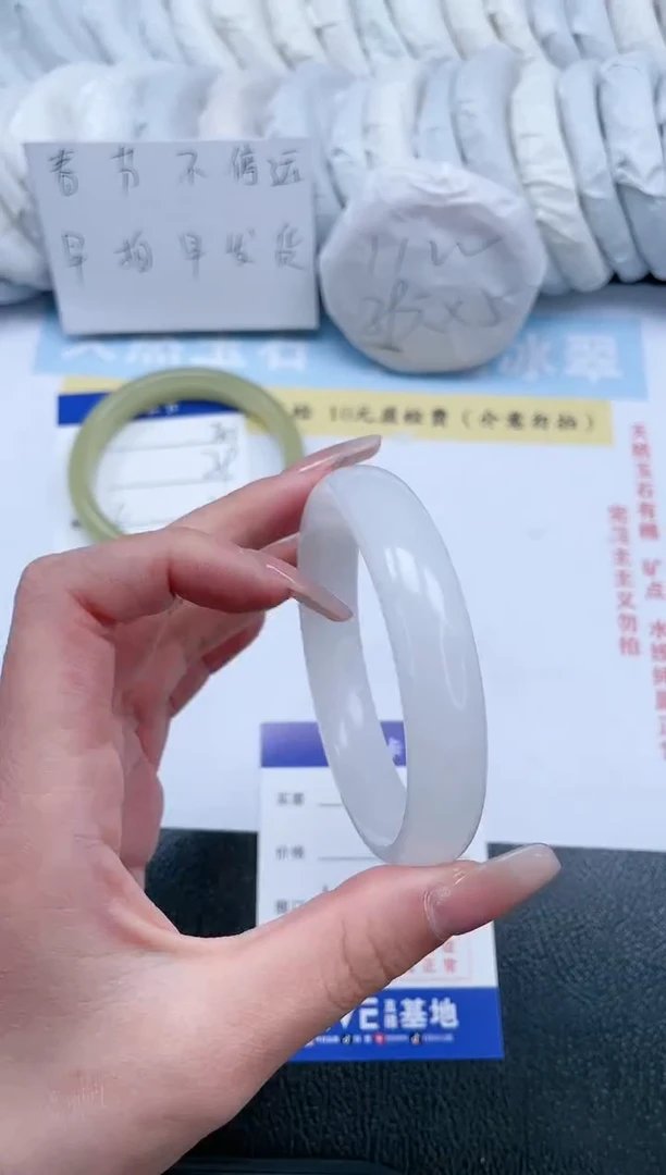 【闪购商品】石英质玉手镯未镶嵌T302-56.7