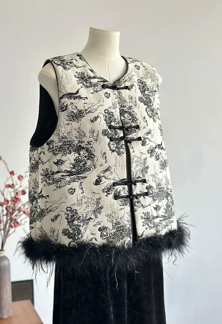 （墨画）2024冬季新中式国风高品质夹棉圆领盘扣鸵鸟毛毛马甲上衣