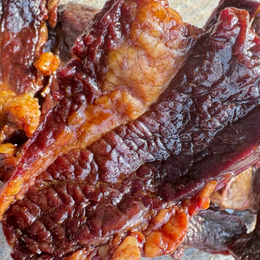 加热更美味~香辣牛胸口肉肥瘦相间风干牛肉干胸口油高蛋白零食