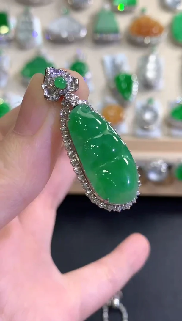 吊坠(不含链)18K金镶嵌翡翠秋日珠宝W182