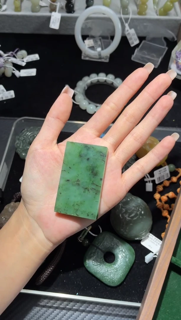 吊坠(不含链)未镶嵌和田玉新疆玛纳斯碧玉微色差吊坠