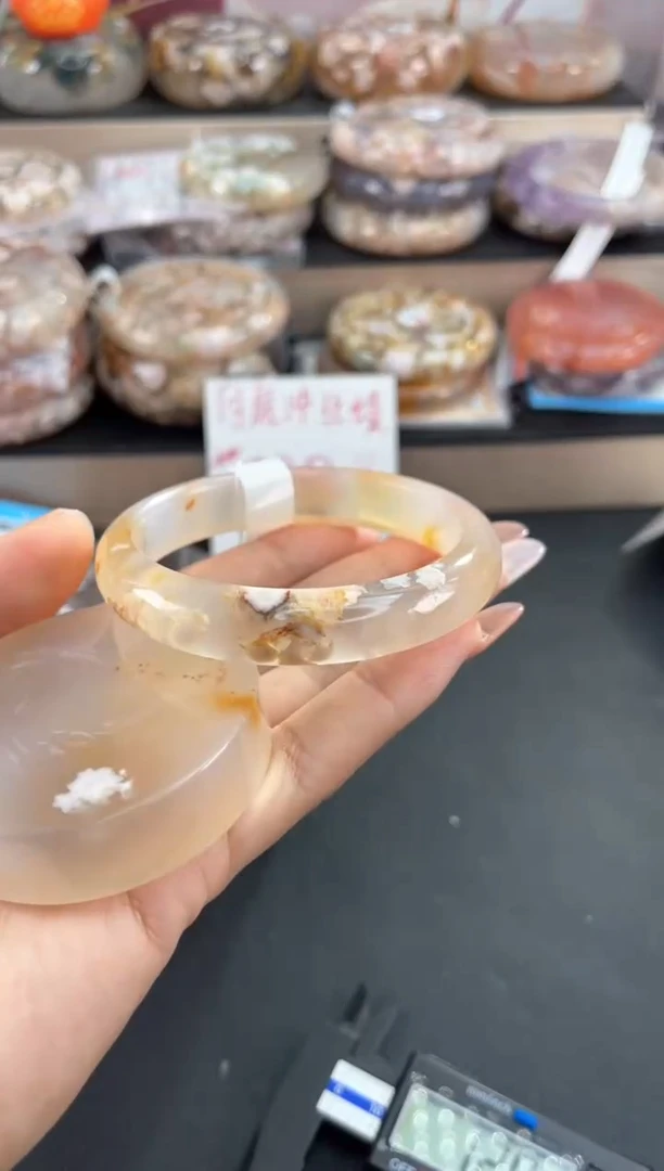 未镶嵌手镯石英质玉57