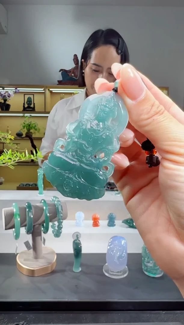 吊坠(不含链)未镶嵌翡翠观音