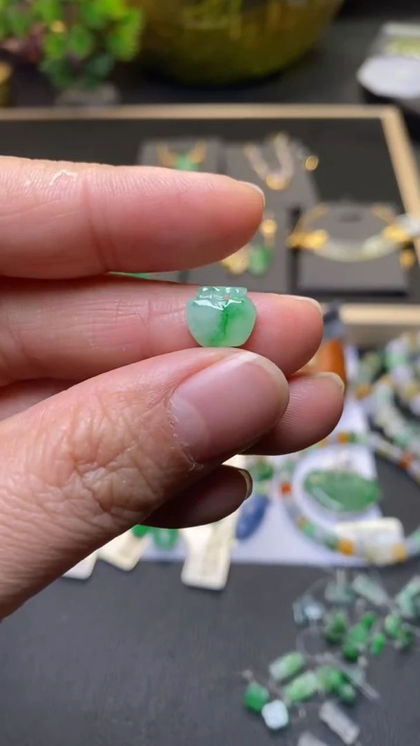 颈饰未镶嵌翡翠可****班39958