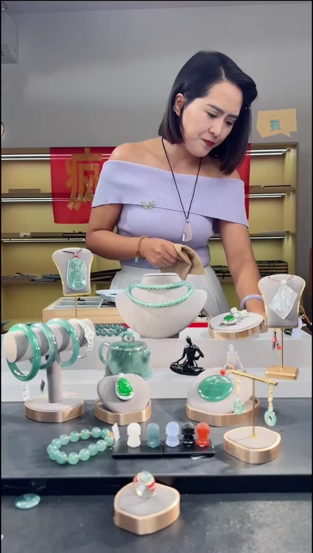 吊坠(不含链)未镶嵌翡翠纯天然A货翡翠（多样性发其一）