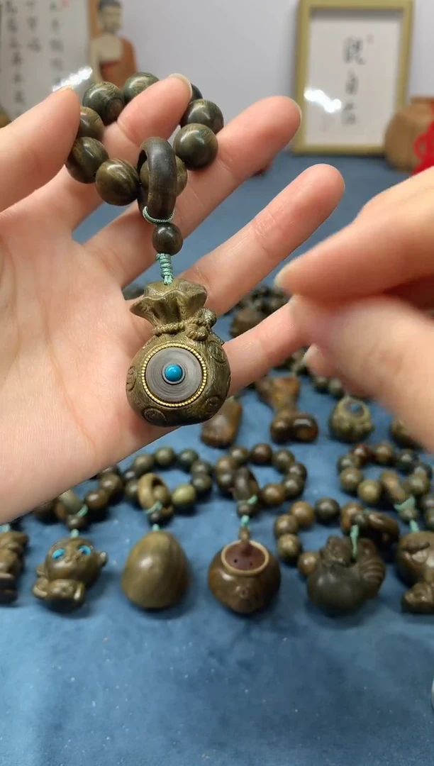 【闪购商品】维腊木（绿檀）把件赚钱袋 盘玩件