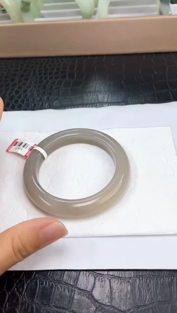 和田玉手镯未镶嵌59圈口仅一只